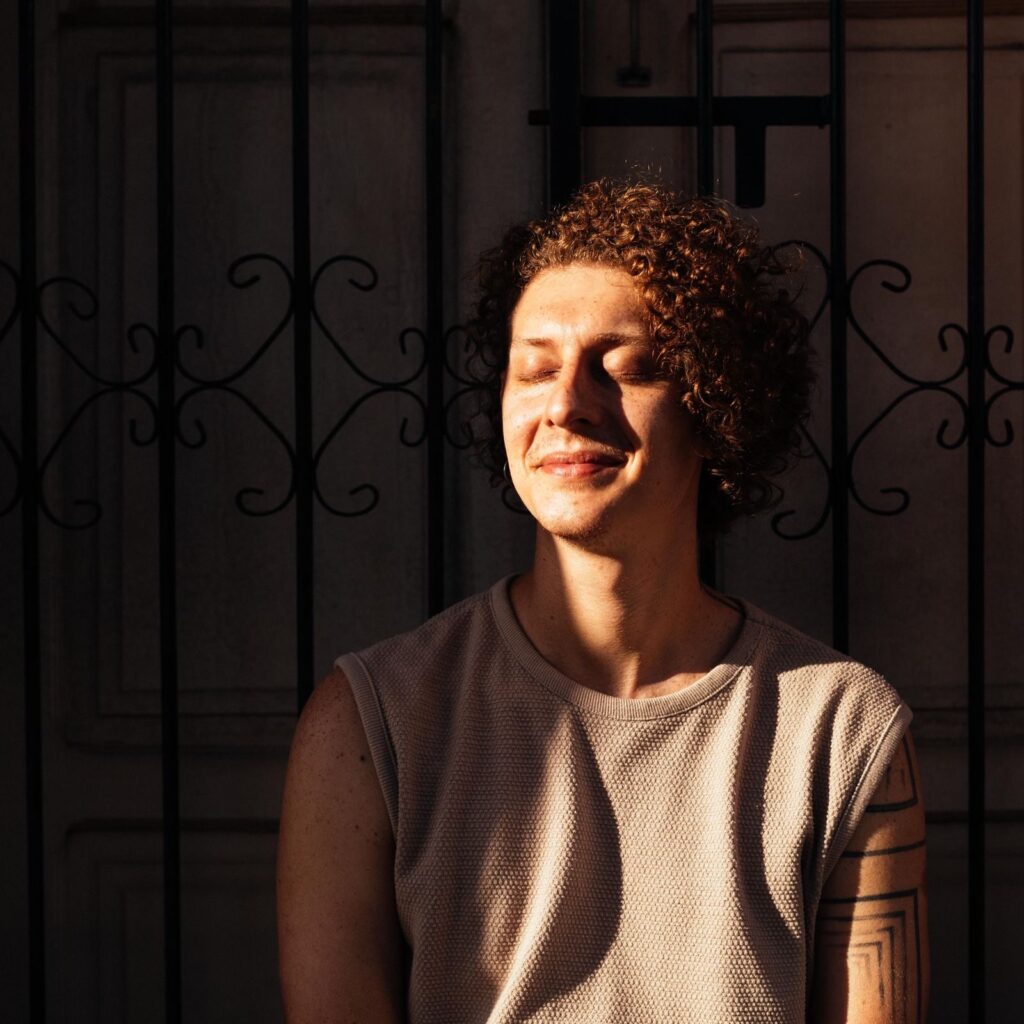 RUMO: Conheça a voz e a poesia da cantor e compositor Nando Montenegro