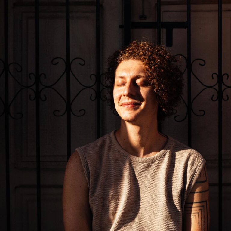 RUMO: Conheça a voz e a poesia da cantor e compositor Nando Montenegro