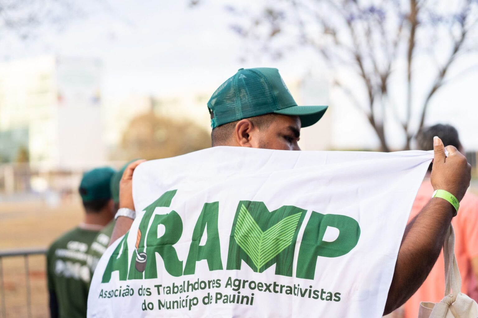 Seringueiros e seringueiras avançam em formalização de coletivo para fortalecer cadeia da borracha nativa da Amazônia