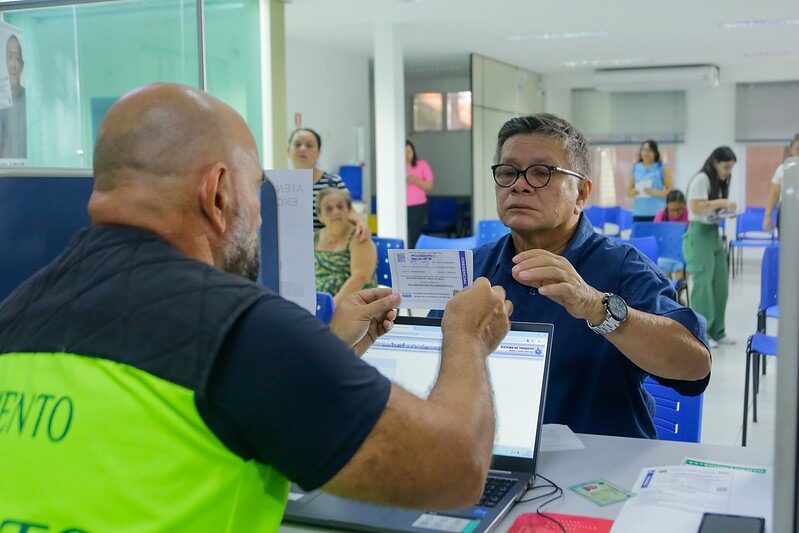 Fiscalização reforça uso obrigatório de credenciais em vagas especiais para idosos e PcDs em Manaus