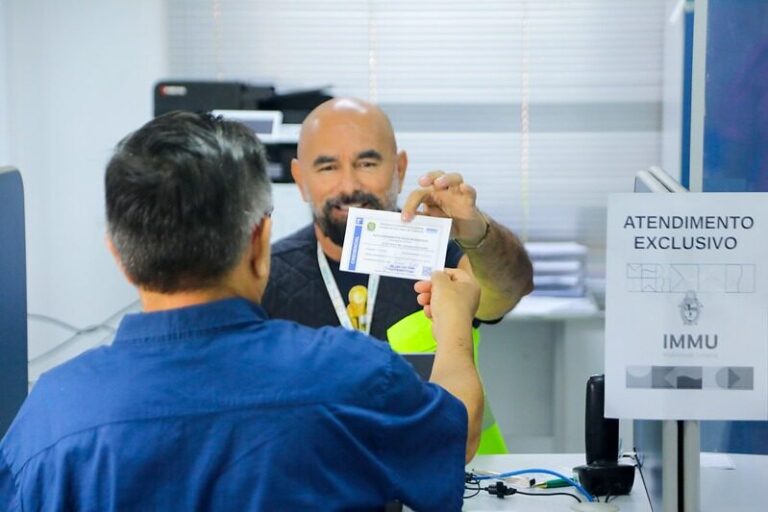 Fiscalização reforça uso obrigatório de credenciais em vagas especiais para idosos e PcDs em Manaus