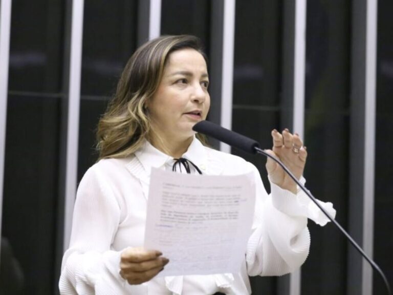 Câmara dos Deputados aprova licença menstrual de até 2 dias para trabalhadoras