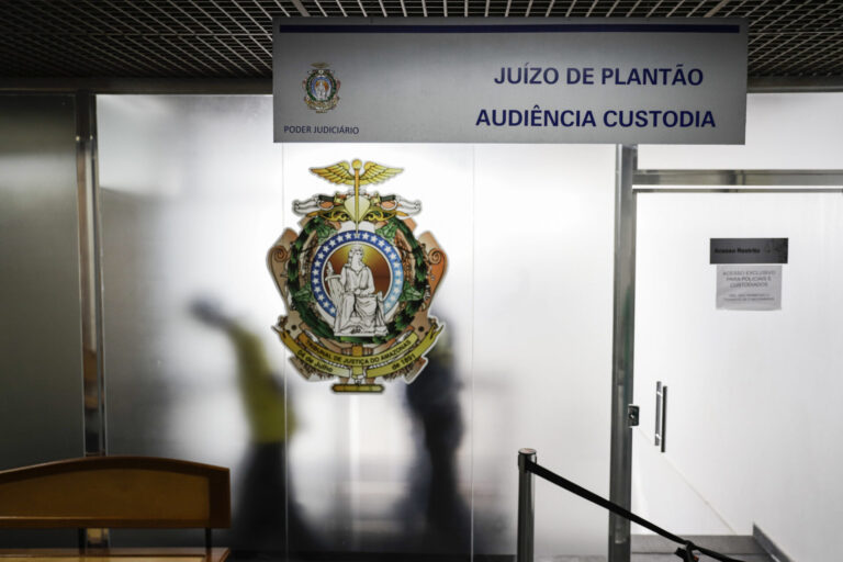 Defensoria obtém decisão que garante alimentação e água às pessoas que passam por audiência de custódia no Amazonas