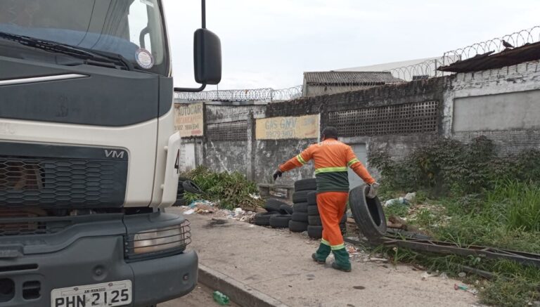 Prefeitura recolhe mais de 5 mil pneus descartados irregularmente em dois dias em Manaus