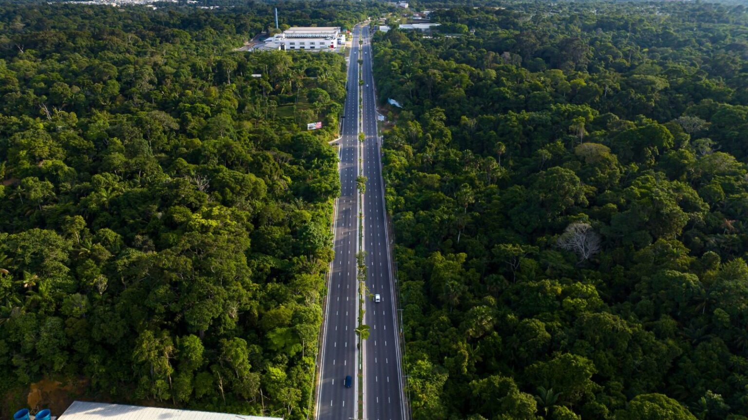 Avenida do Turismo recebe terceira faixa e tem mobilidade ampliada na zona Oeste de Manaus
