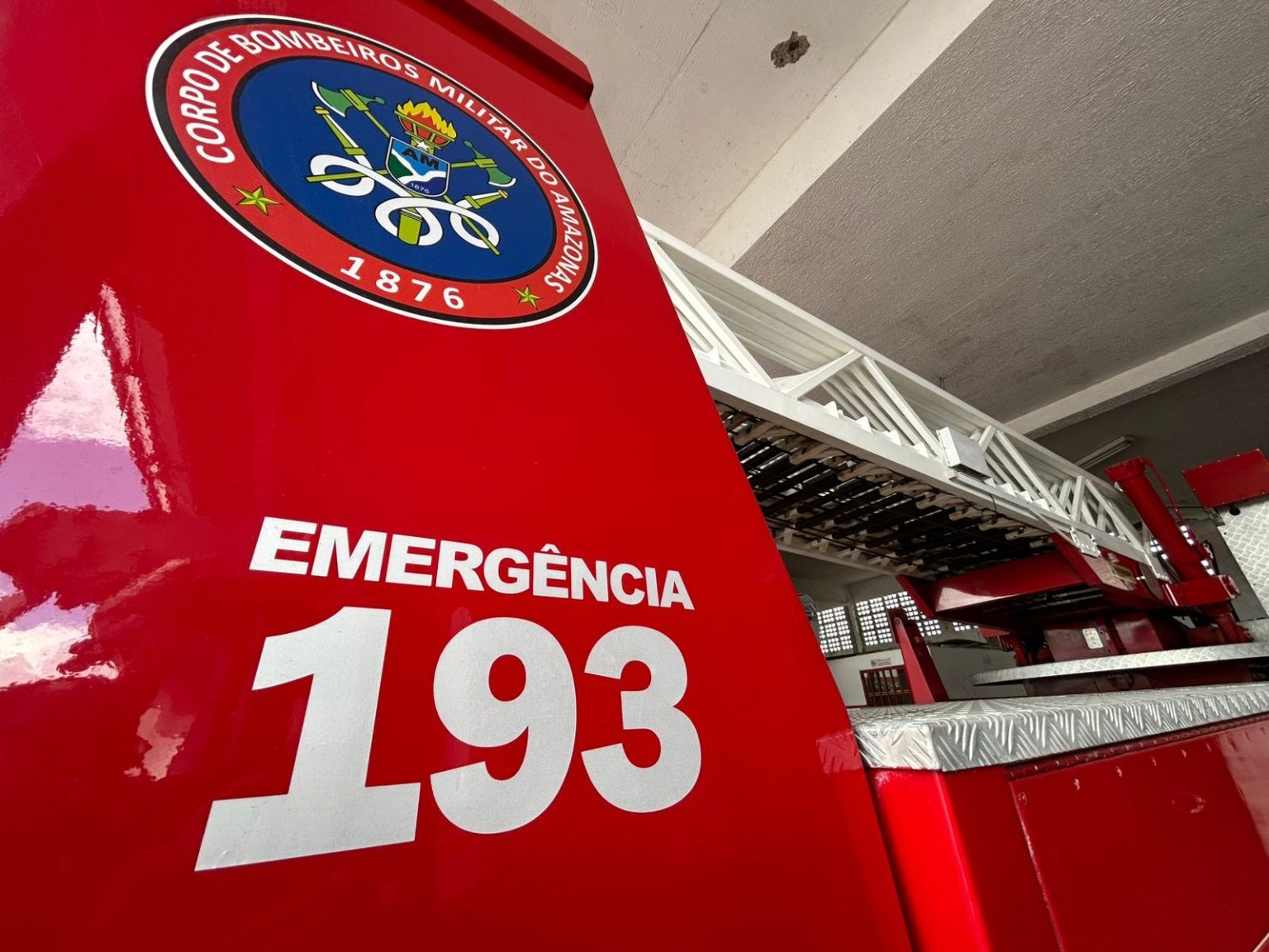 Mulher fica trancada em supermercado em Manaus e é resgatada pelo Corpo de Bombeiros
