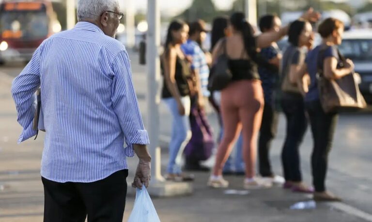 Teto do INSS sobe para R$ 8.475,55 com reajuste de 3,9% em 2026