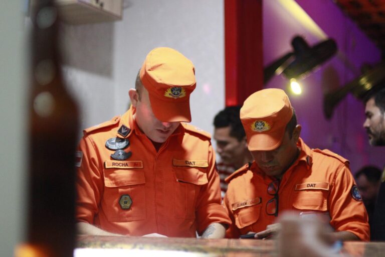 CIF autua três bares por irregularidades no Centro de Manaus