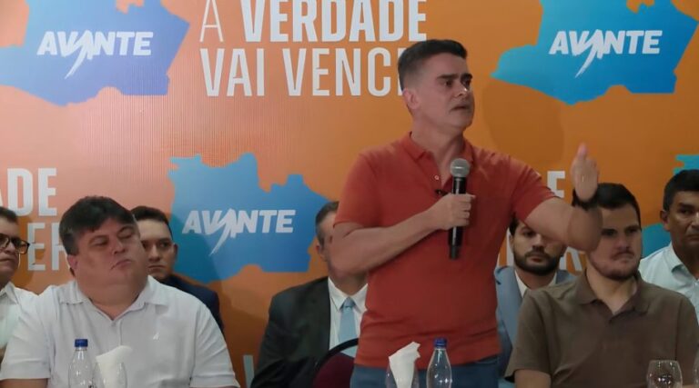 Após especulações, David Almeida mantém pré-candidatura ao governo para 2026